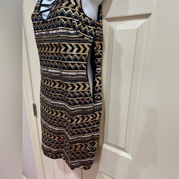 Black and gold sequin dress, very nice dress, still in good condition!!! - Picture 2 of 6